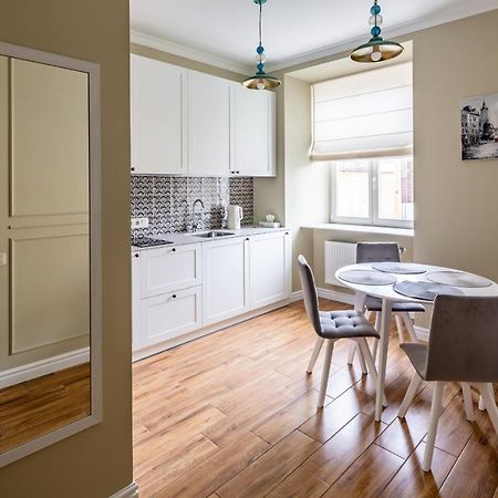 Romari Площа Катедральна 8 Lägenhet Lviv Exteriör bild