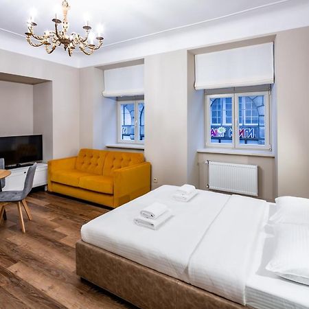 Romari Площа Катедральна 8 Lägenhet Lviv Exteriör bild