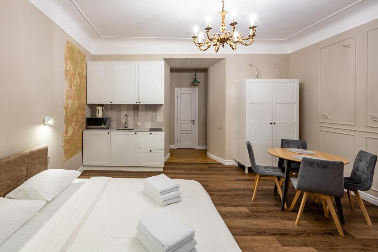 Romari Площа Катедральна 8 Lägenhet Lviv Exteriör bild