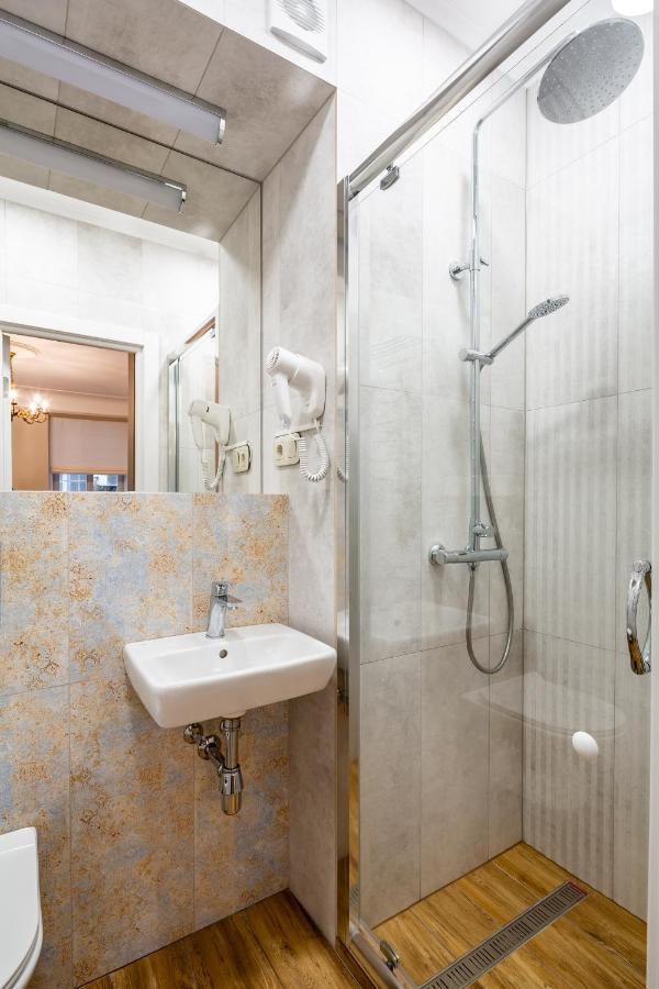 Romari Площа Катедральна 8 Lägenhet Lviv Exteriör bild