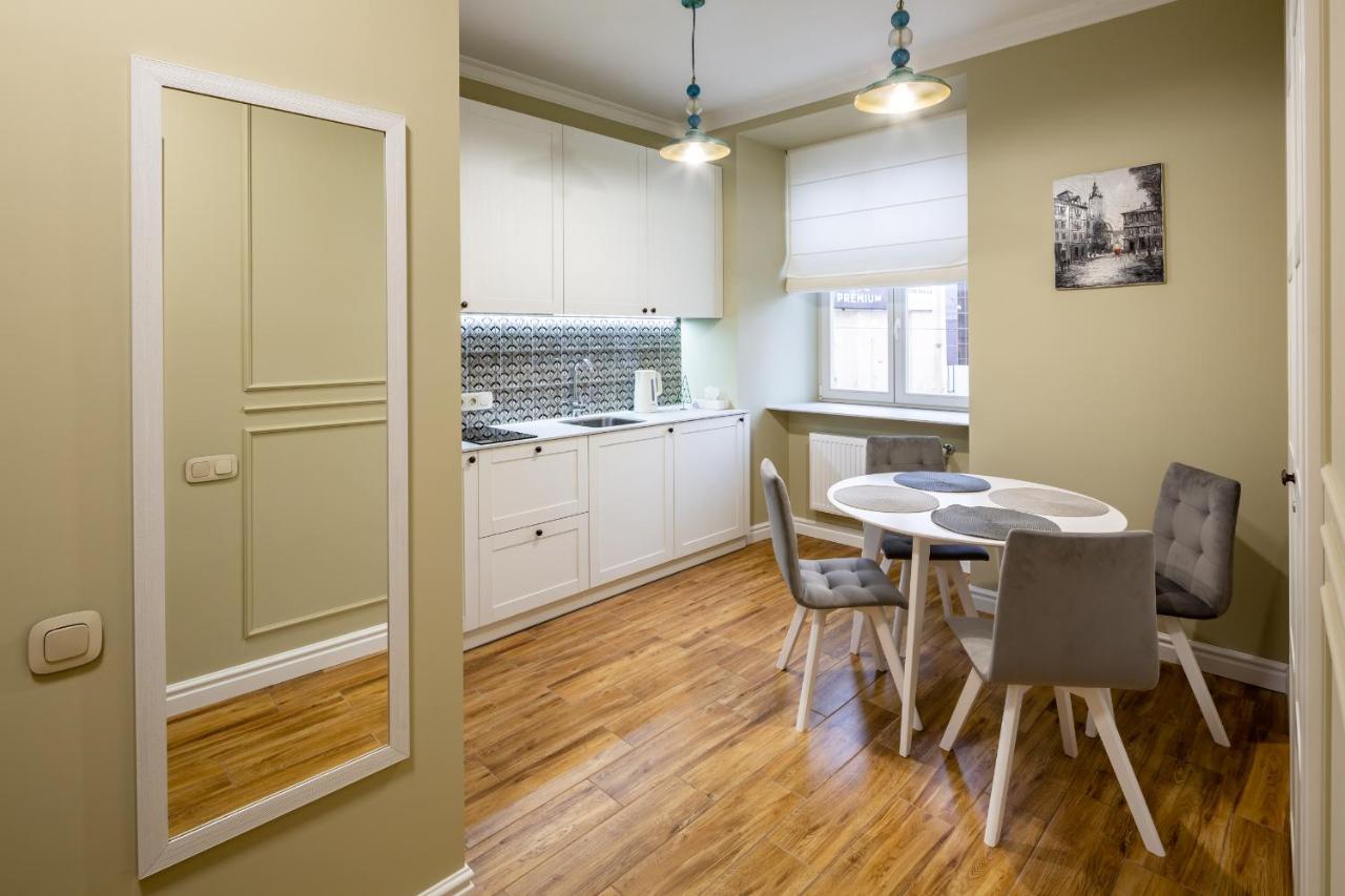 Romari Площа Катедральна 8 Lägenhet Lviv Exteriör bild