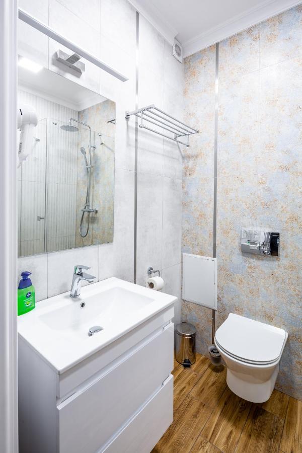 Romari Площа Катедральна 8 Lägenhet Lviv Exteriör bild