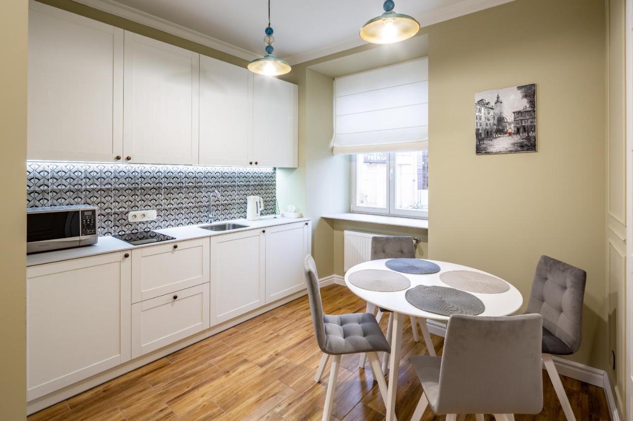 Romari Площа Катедральна 8 Lägenhet Lviv Exteriör bild