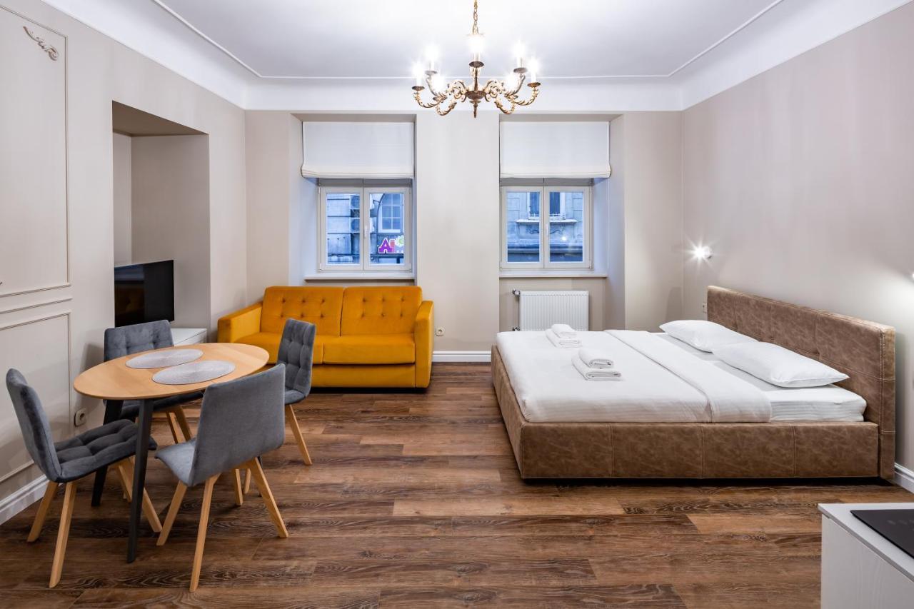 Romari Площа Катедральна 8 Lägenhet Lviv Exteriör bild